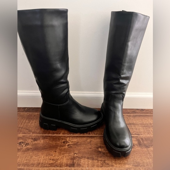 Black tall boots - Picture 3 of 3